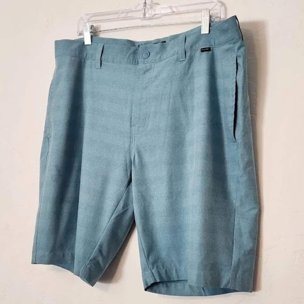 Travis Mathew Men's Shorts Size 38
